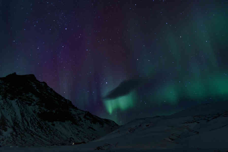 Islandia 111 - Aurora Boreal - catarata de Skógafoss.jpg